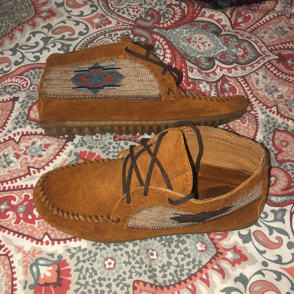 Minnetonka tribal moccasins size 7